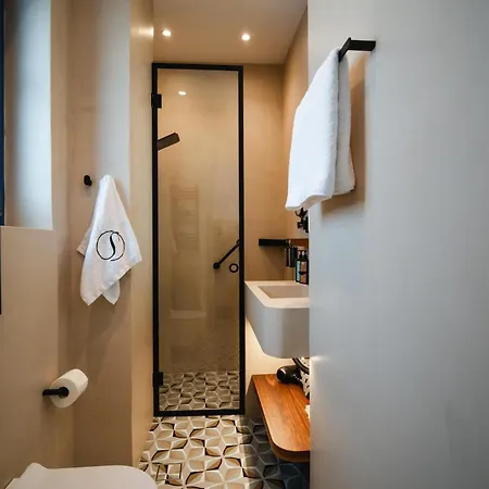 Skyron Hotell 3*