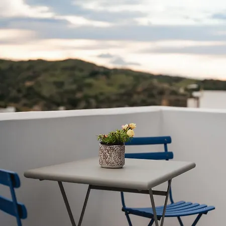 Skyron 3* Skyros