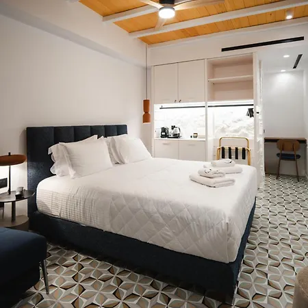 Skyron 3* Skyros