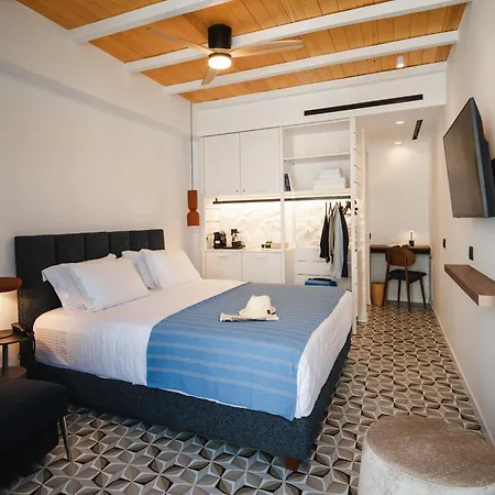 Skyron Hotell 3*